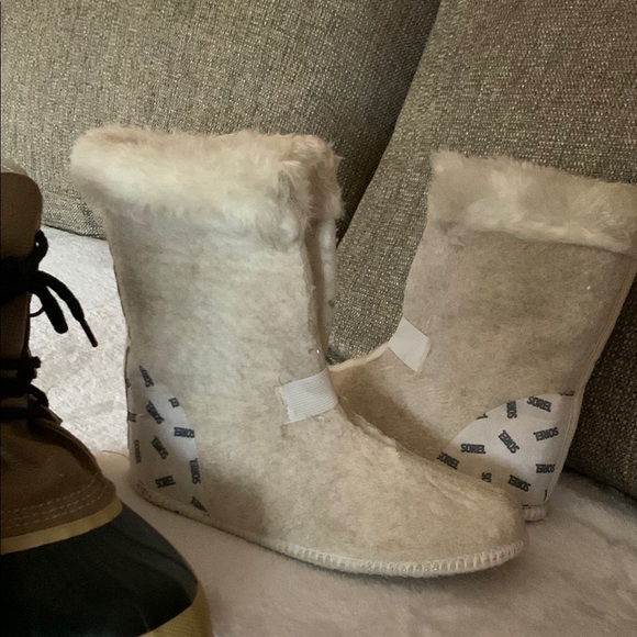 Gently Loved Sorel Brown and Black Snow Boots - Picture 3 of 9